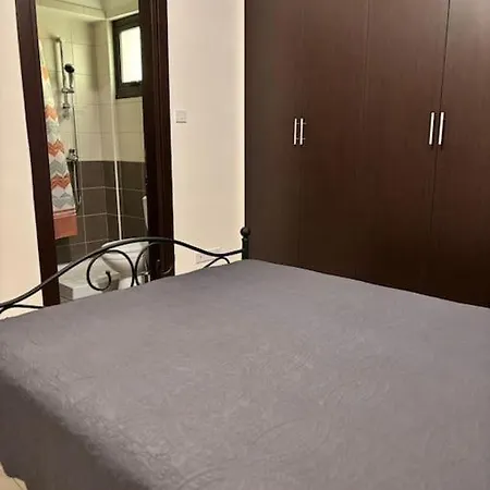 Two Bedroom Luxury Apartment *