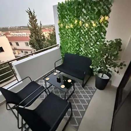 Two Bedroom Luxury לרנקה