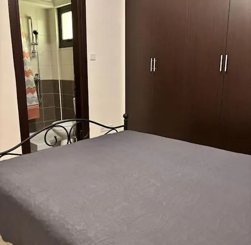 Two Bedroom Luxury Apartment *